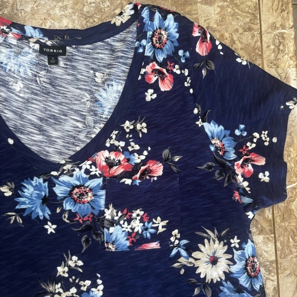 Torrid Floral V-Neck T-Shirt Size 3 – Navy Blue Cotton Modal Short Sleeve Top - Picture 10 of 12